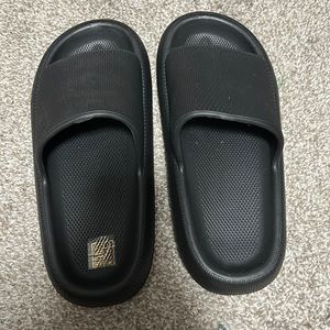 Chunky black slides